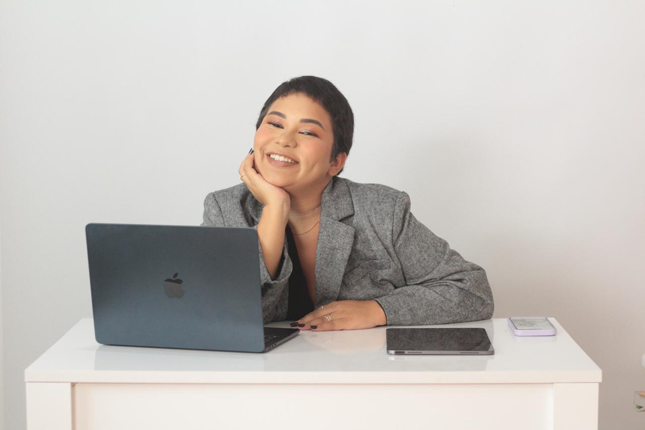 Carolline Marinho em retrato profissional